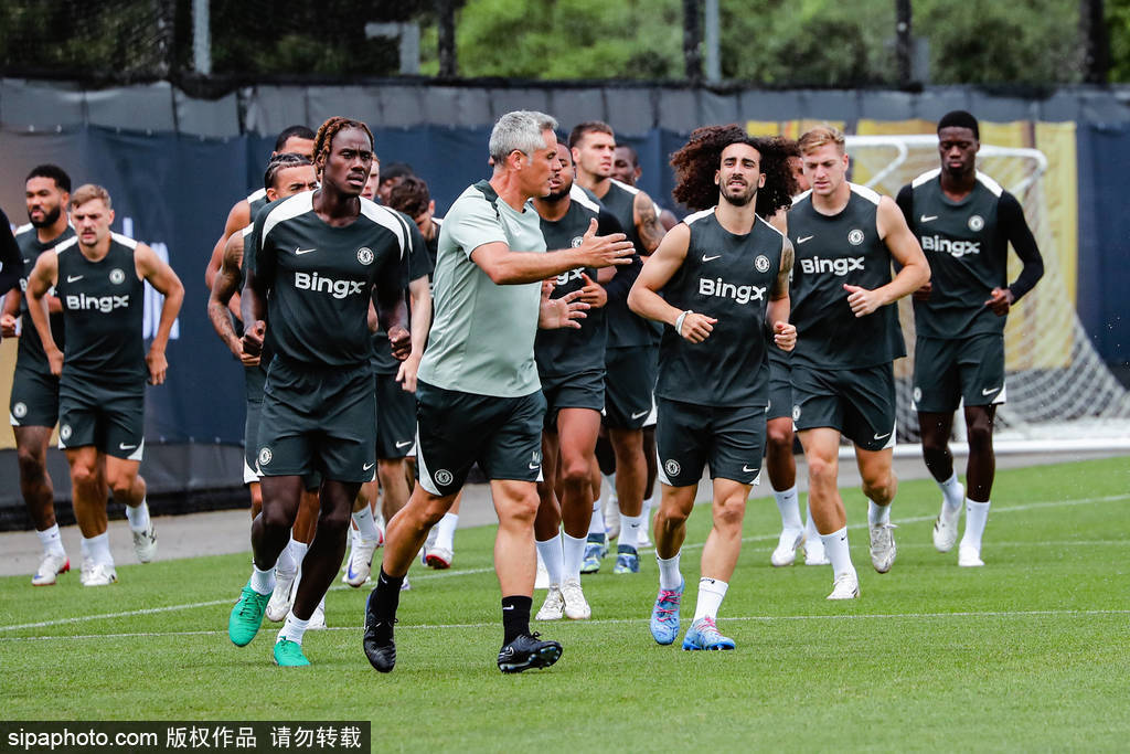 切尔西与曼联退出伊萨克争夺战：转会市场的暗流涌动